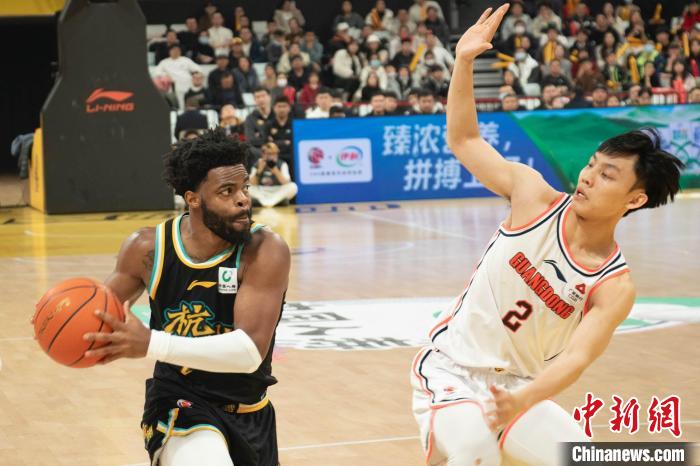 广厦主场105-91击败广东，胡金秋砍下35分9篮板带