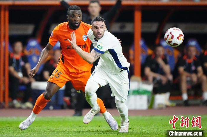 云南玉昆三连胜领跑中超，上海申花客场力克大