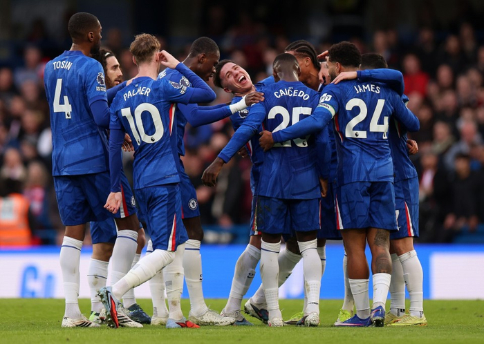 切尔西高层不满罗塞尼尔执教表现 欧冠资格成换