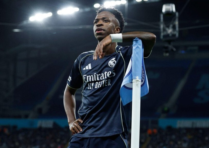 维尼修斯欧冠淘汰赛破门追平劳尔纪录成皇马历