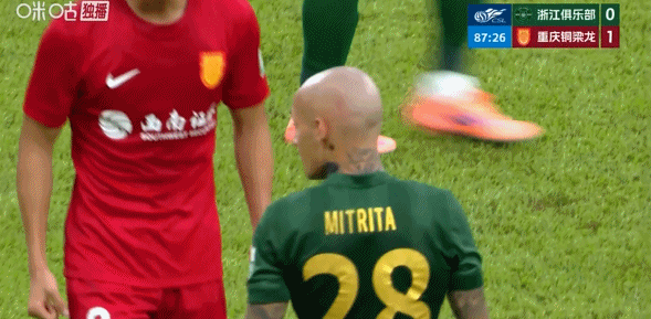 浙江外援米特里策赛中情绪失控遭红牌罚下，赛