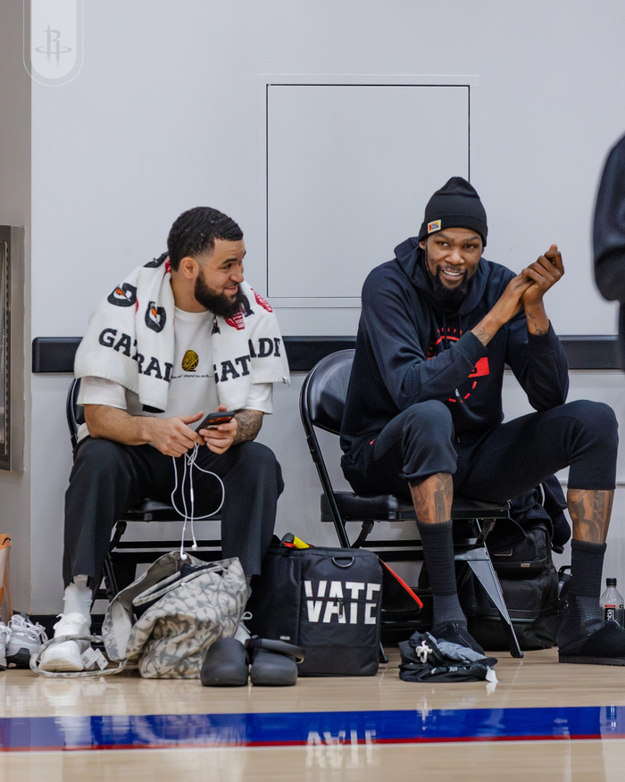 火箭客场训练备战湖人 球员状态火热引期待