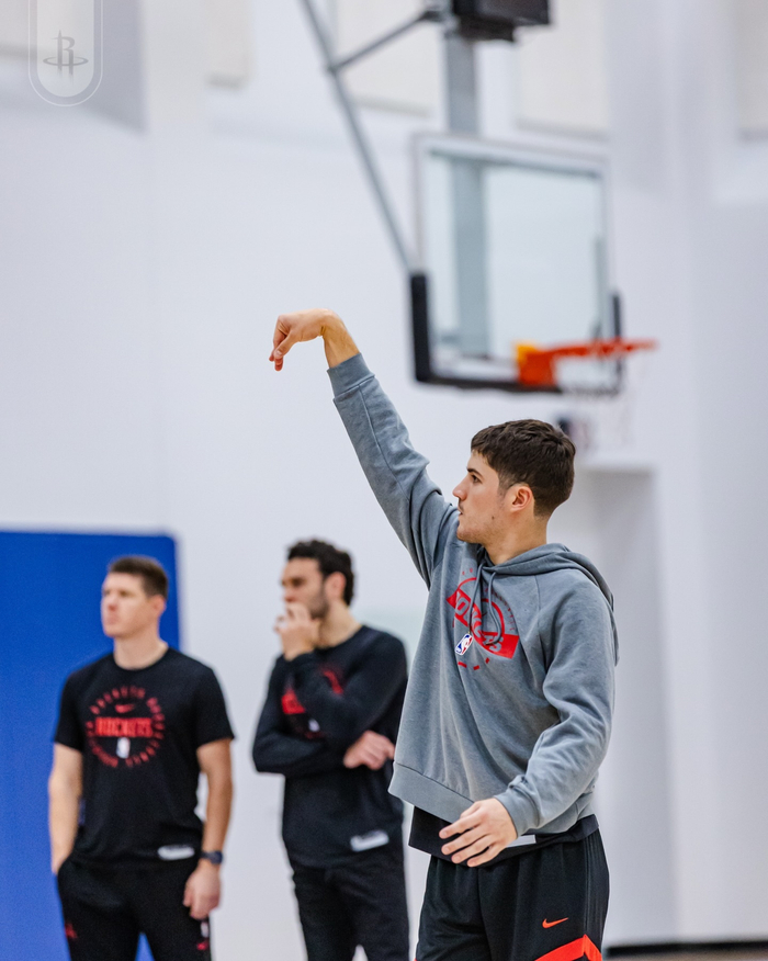 火箭客场训练备战湖人 球员状态火热引期待