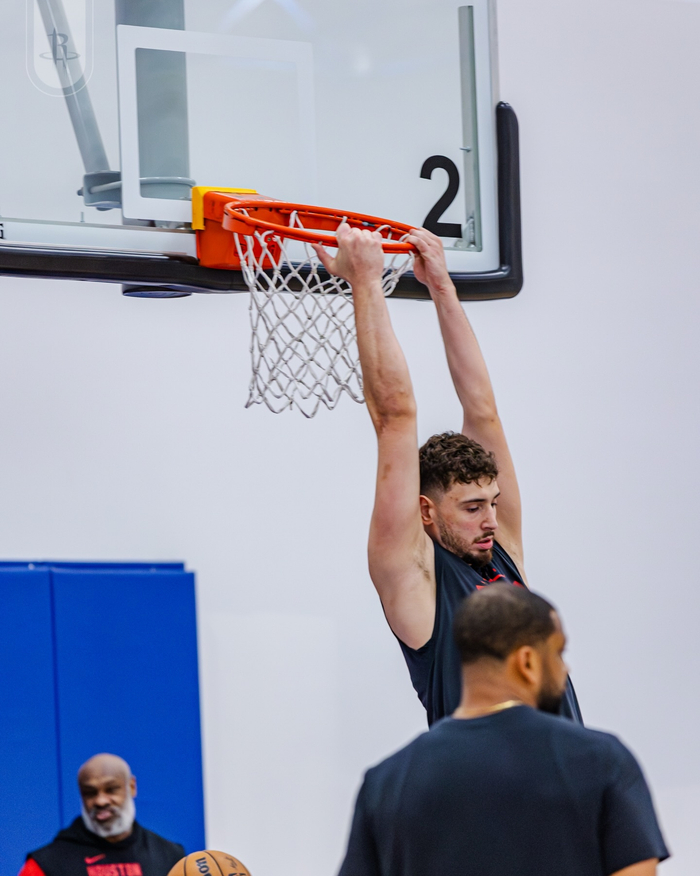 火箭客场训练备战湖人 球员状态火热引期待