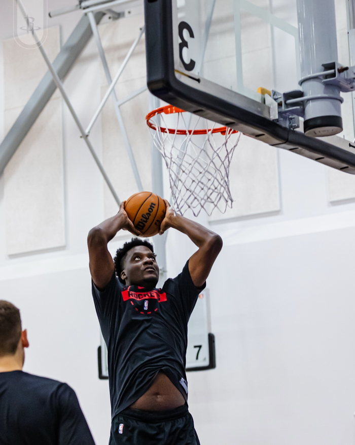 火箭客场训练备战湖人 球员状态火热引期待